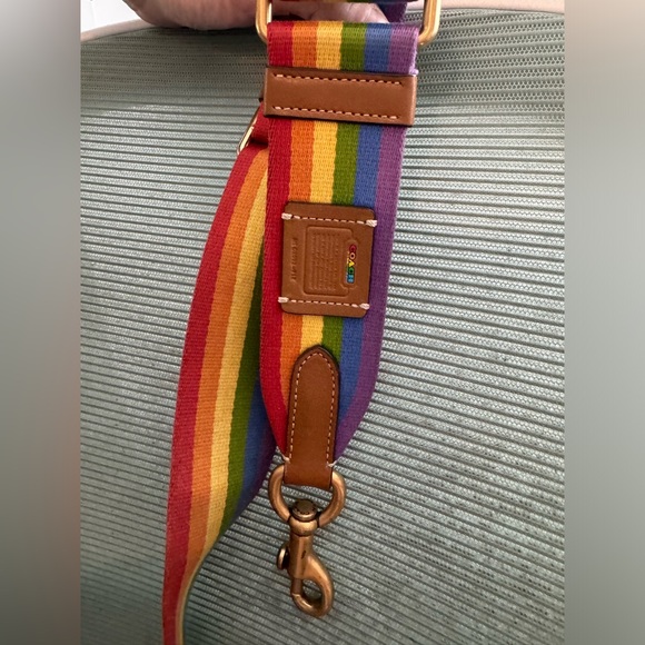 COACH - Rainbow Canvas Guitar Strap - Picture 4 of 4
